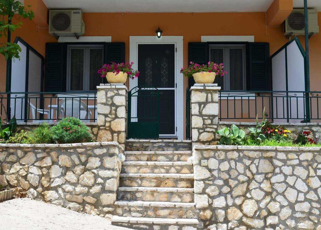 Rania Apartments Áyios Nikítas Esterno foto